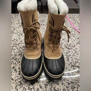 Women’s Sorel Caribou Boots - Size 10. NWOT.